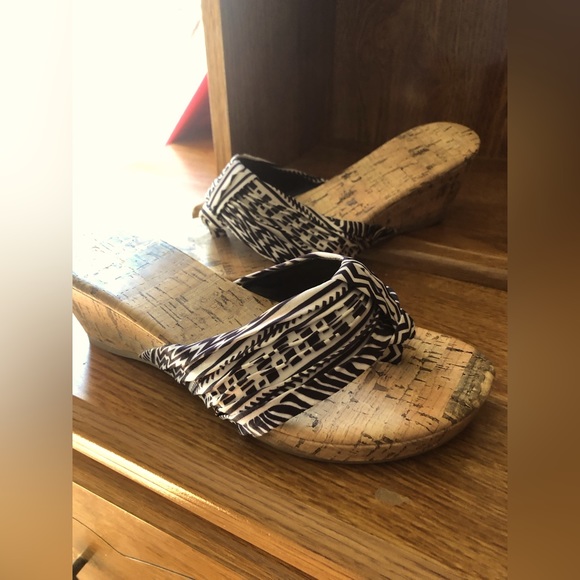 GEORGE | Free w/purchase | Sandals Platform | 5 - Picture 1 of 5